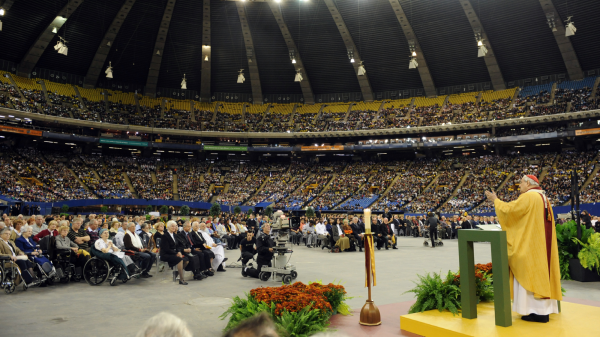 The great Thanksgiving Mass at the Olympic Stadium. How to archive a recent event?